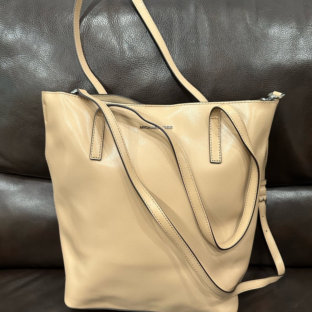 Michael Kors Emry X-Large Tote Bag